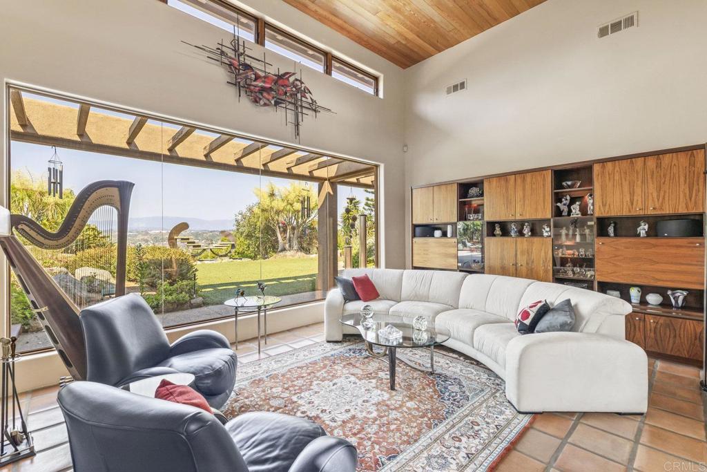 30663 Via Maria Elena