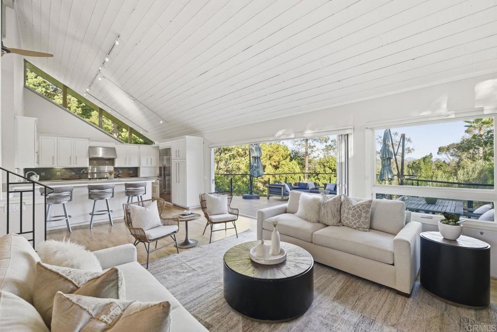 625 Lomas de Oro Court