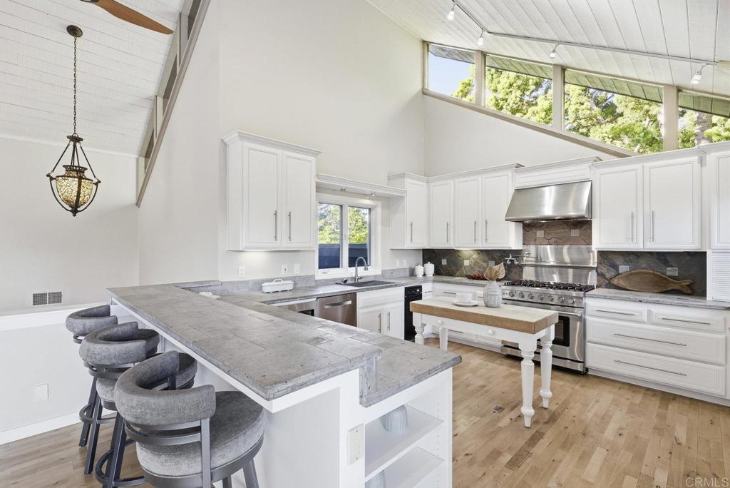 625 Lomas de Oro Court