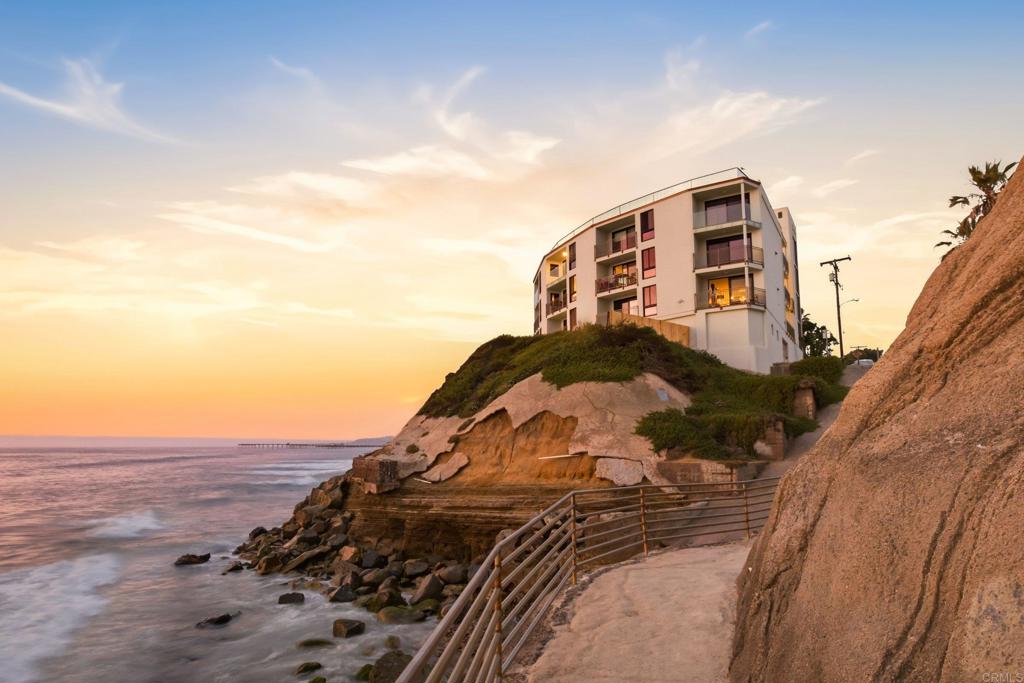 4909 Orchard Avenue 204