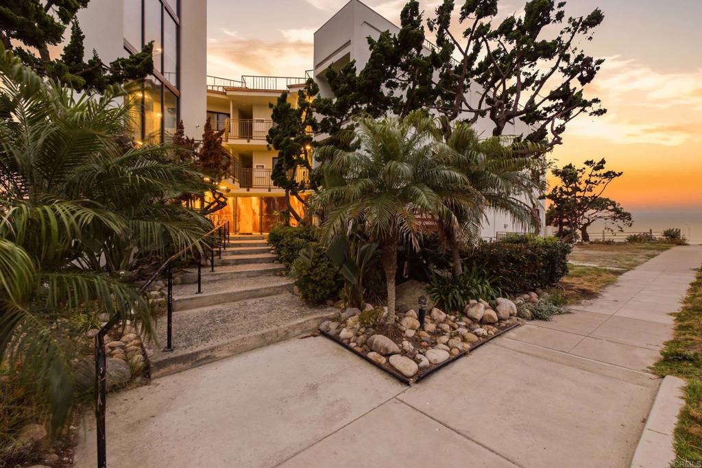 4909 Orchard Avenue 204