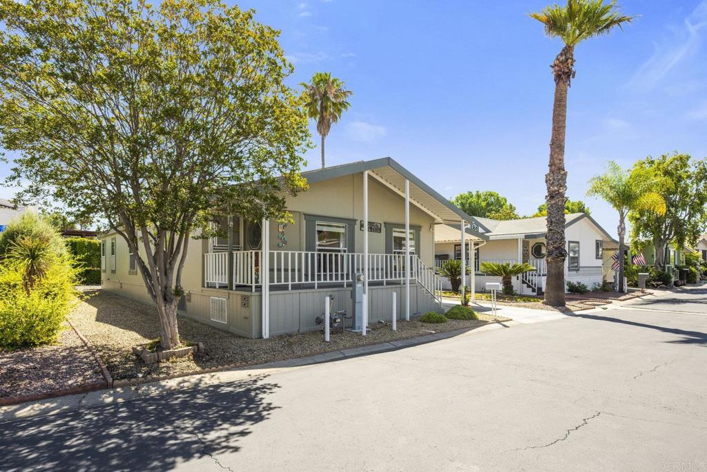 525 W El Norte Parkway 301