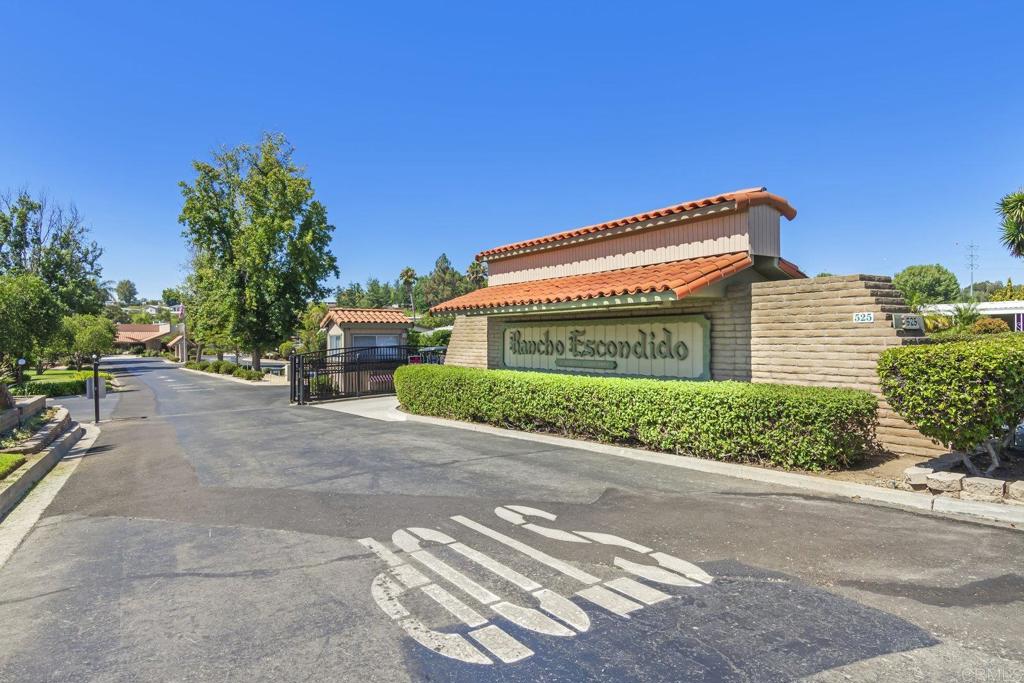 525 W El Norte Parkway 301