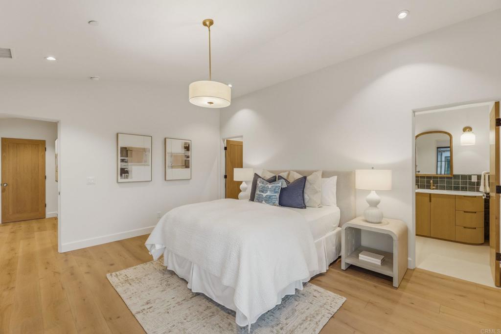 8341 La Jolla Scenic Drive N