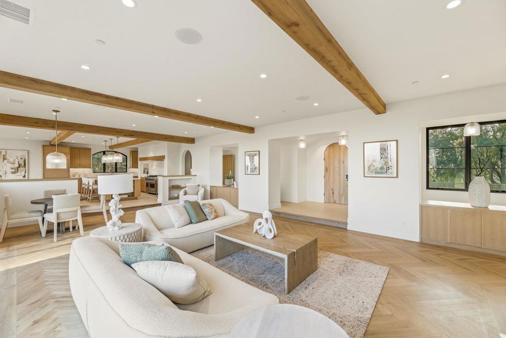 8341 La Jolla Scenic Drive N