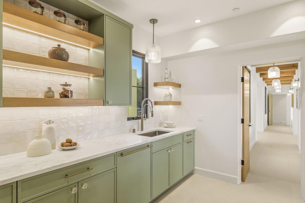 8341 La Jolla Scenic Drive N