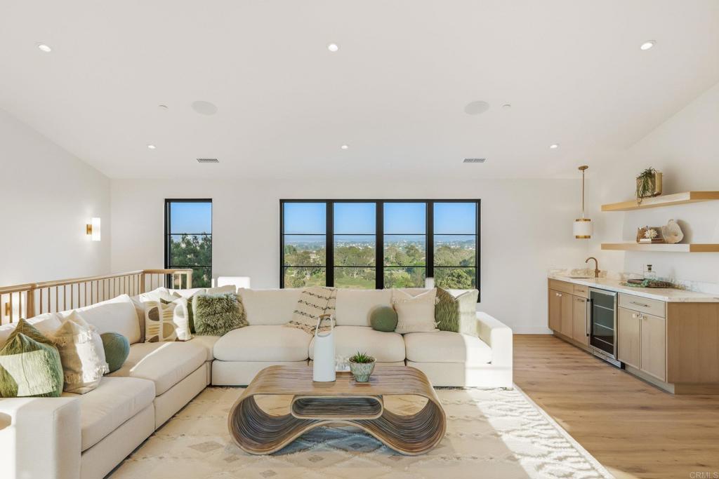 8341 La Jolla Scenic Drive N