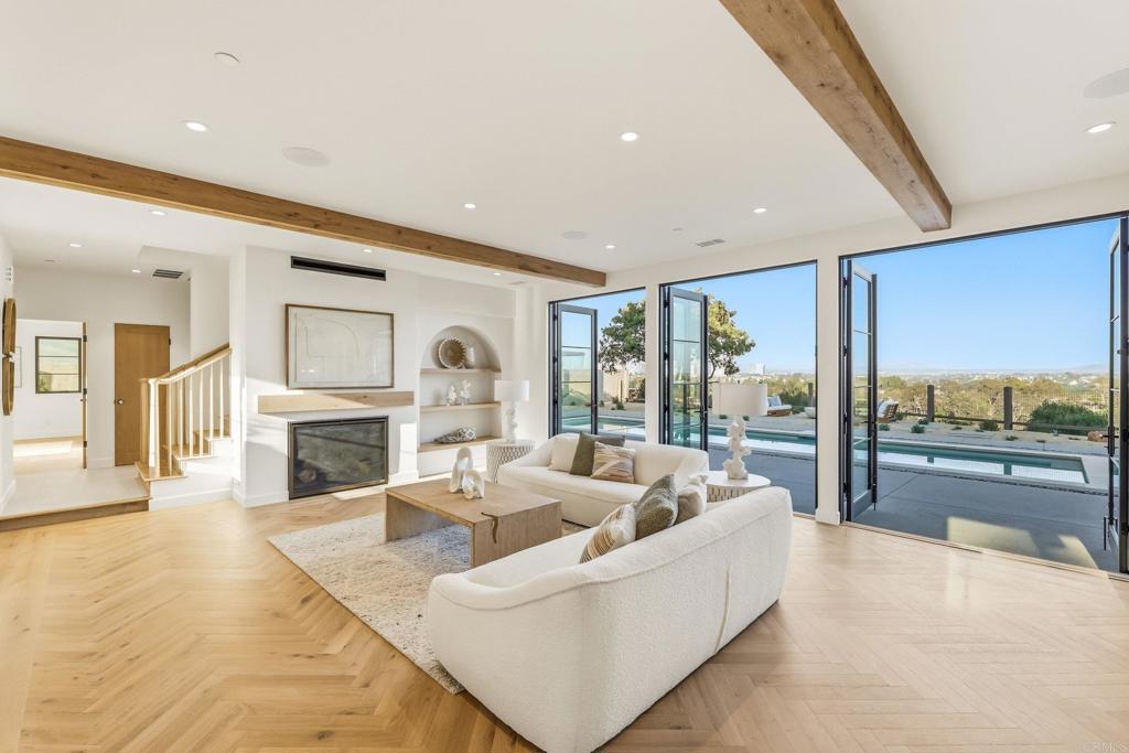 8341 La Jolla Scenic Drive N