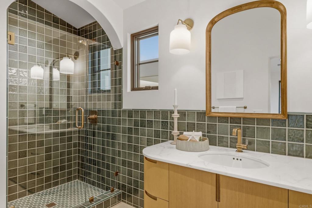 8341 La Jolla Scenic Drive N