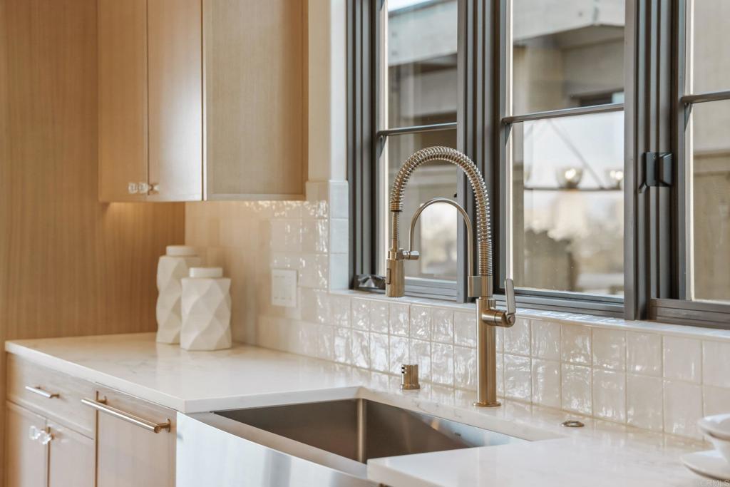 8341 La Jolla Scenic Drive N