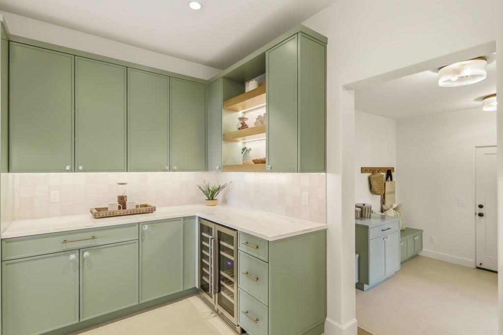 8341 La Jolla Scenic Drive N