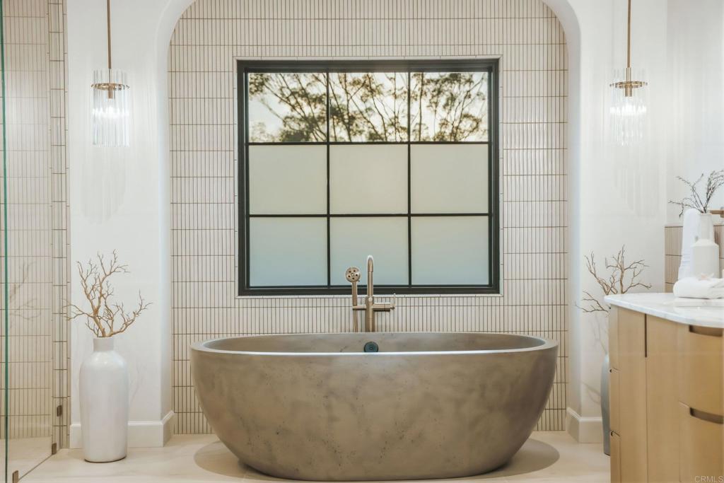 8341 La Jolla Scenic Drive N