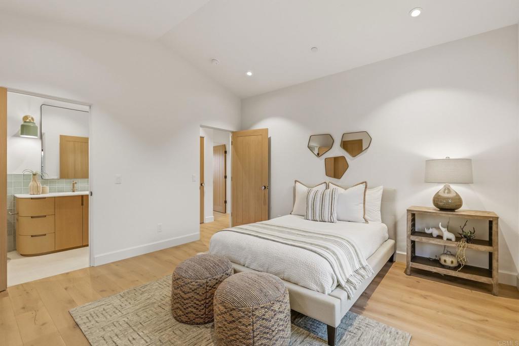 8341 La Jolla Scenic Drive N