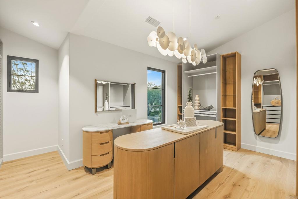 8341 La Jolla Scenic Drive N