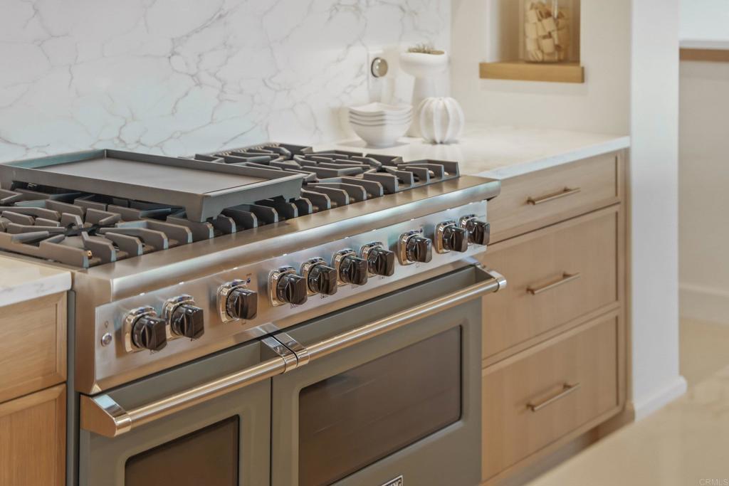 8341 La Jolla Scenic Drive N