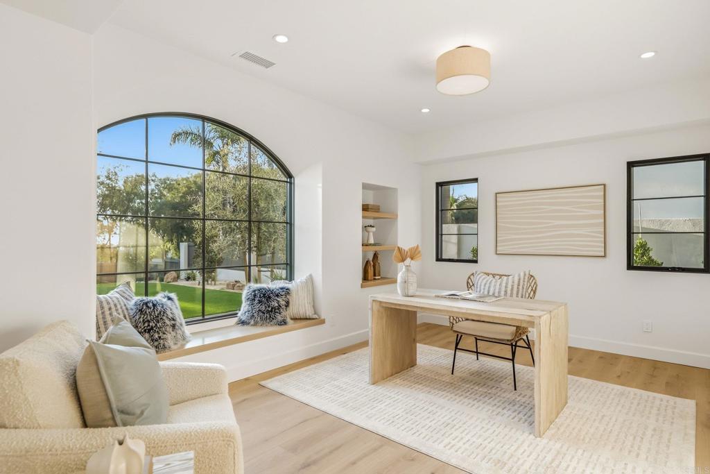 8341 La Jolla Scenic Drive N