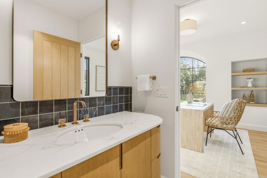 8341 La Jolla Scenic Drive N