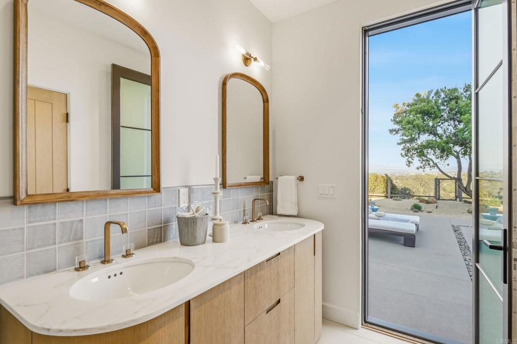 8341 La Jolla Scenic Drive N