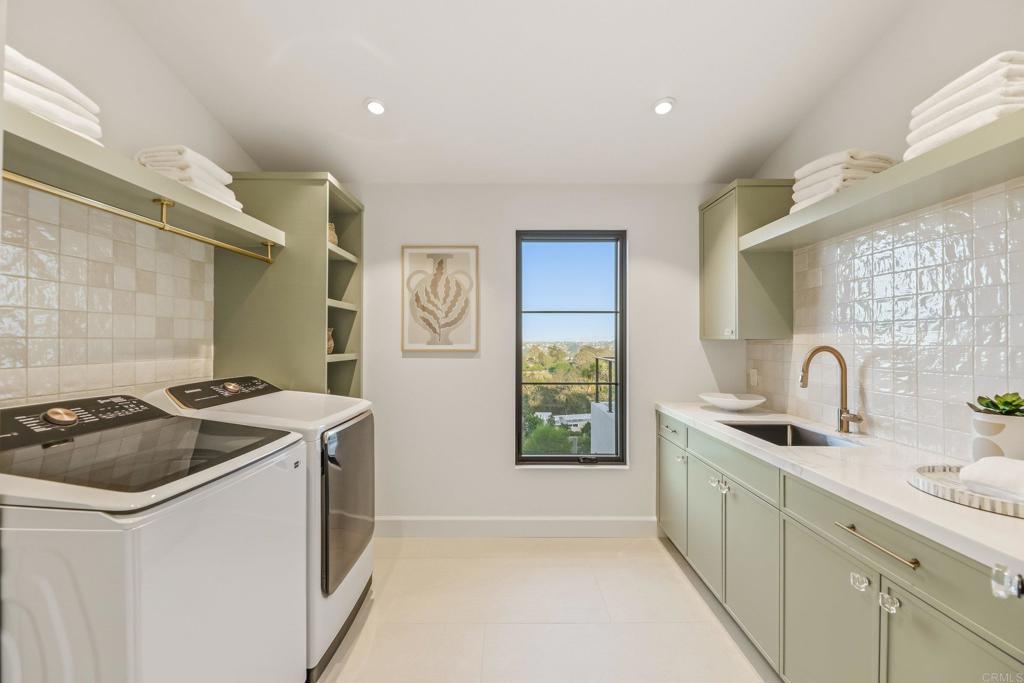 8341 La Jolla Scenic Drive N