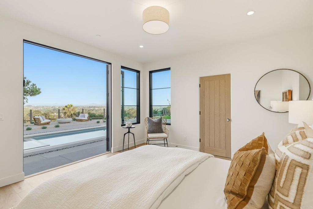 8341 La Jolla Scenic Drive N