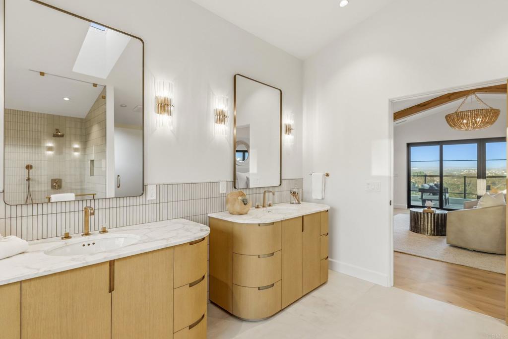 8341 La Jolla Scenic Drive N