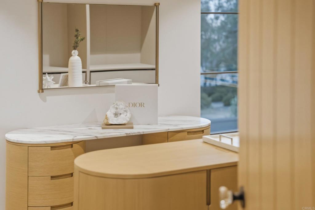 8341 La Jolla Scenic Drive N