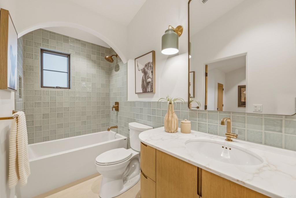 8341 La Jolla Scenic Drive N