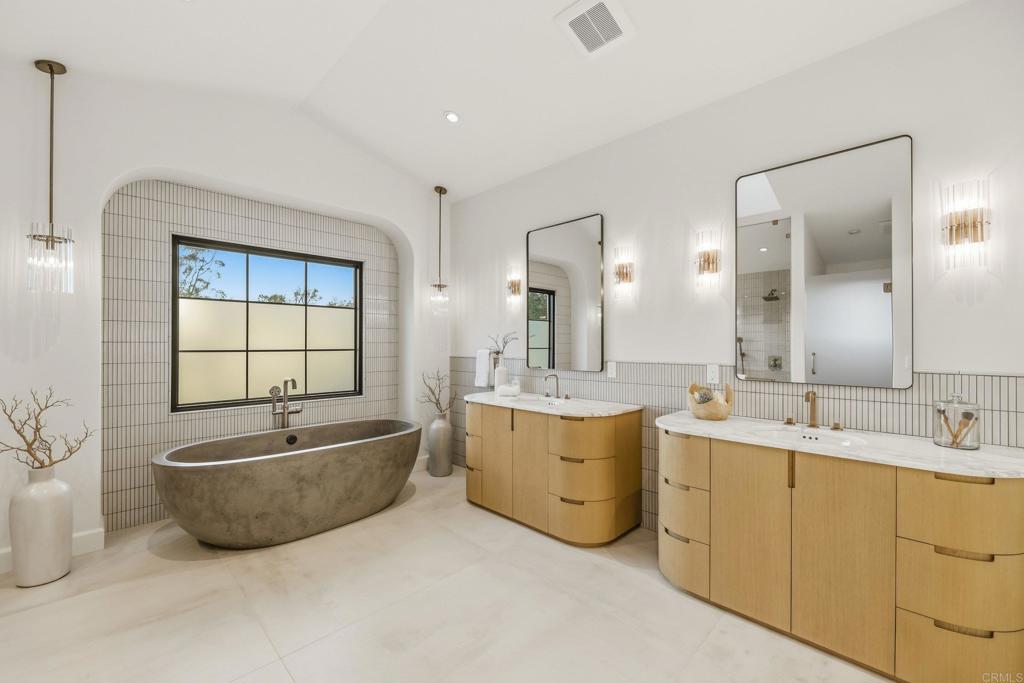 8341 La Jolla Scenic Drive N