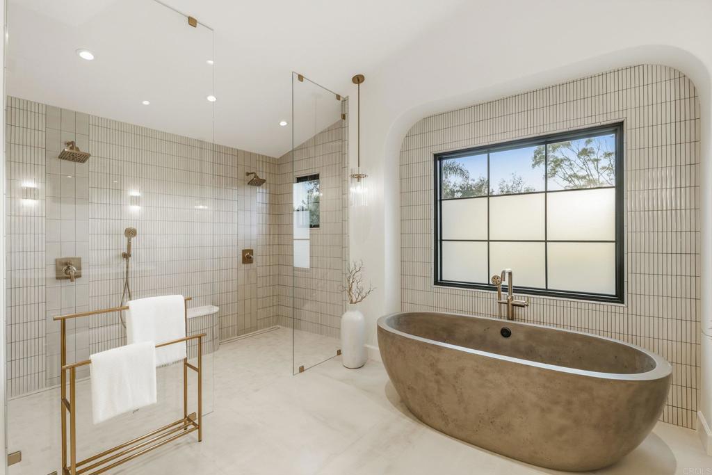 8341 La Jolla Scenic Drive N