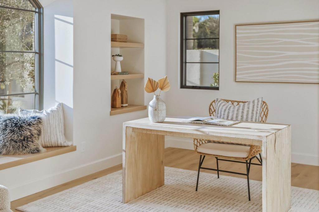 8341 La Jolla Scenic Drive N