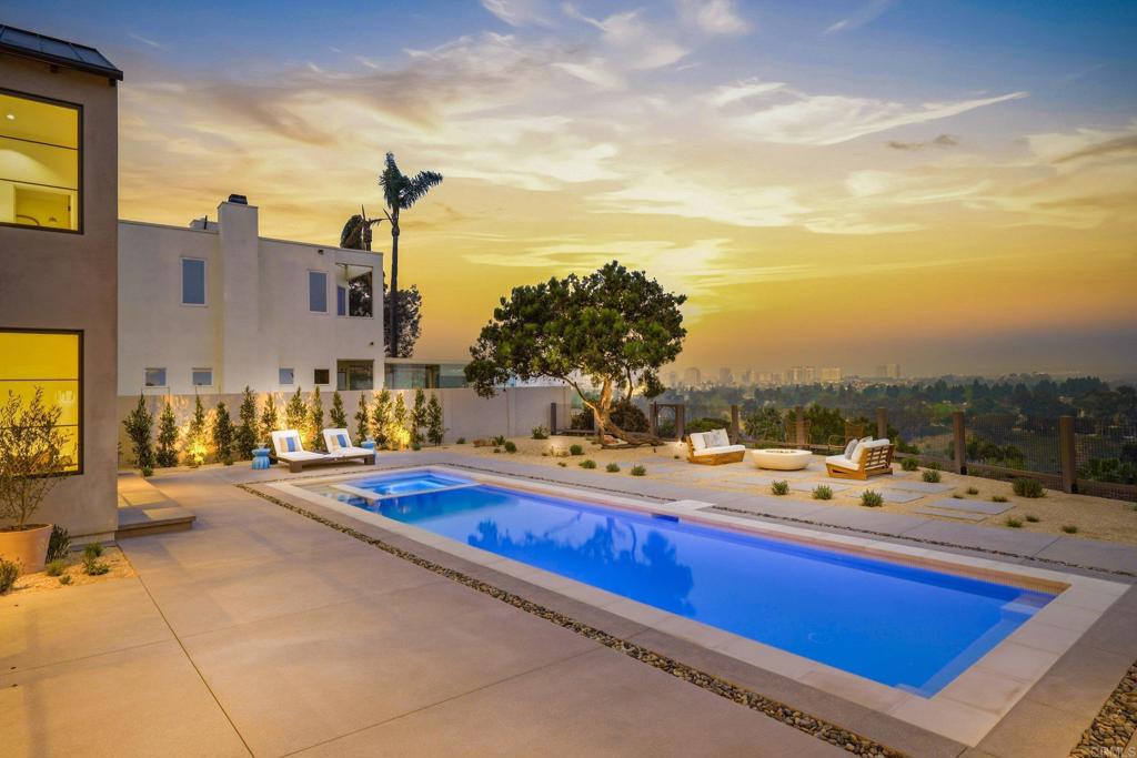 8341 La Jolla Scenic Drive N