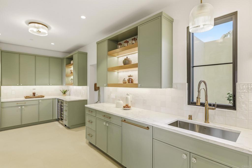 8341 La Jolla Scenic Drive N