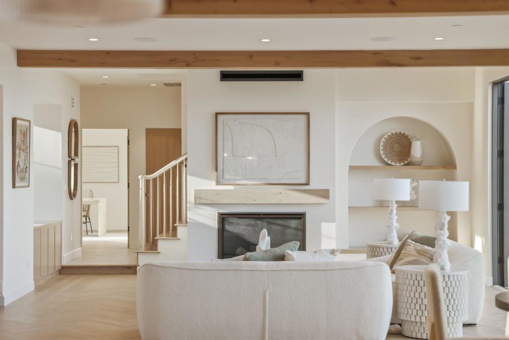 8341 La Jolla Scenic Drive N