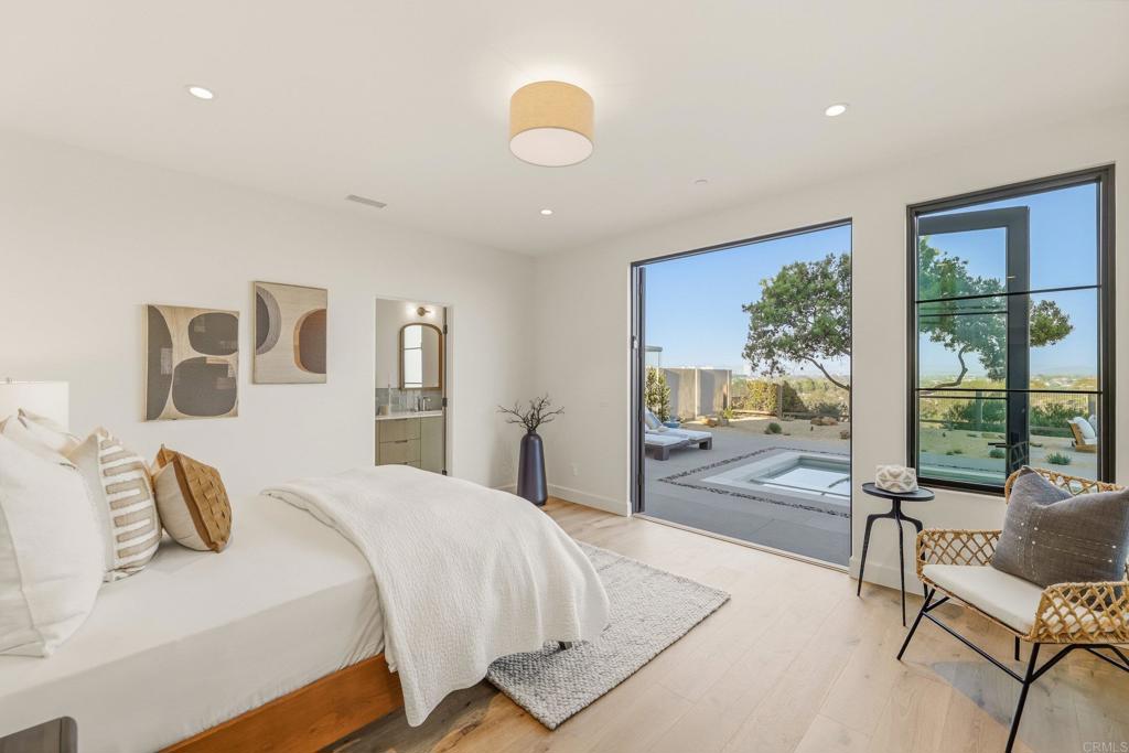 8341 La Jolla Scenic Drive N