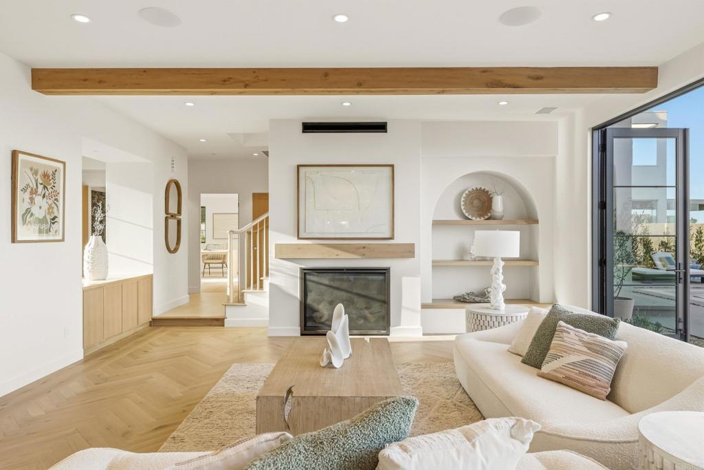 8341 La Jolla Scenic Drive N