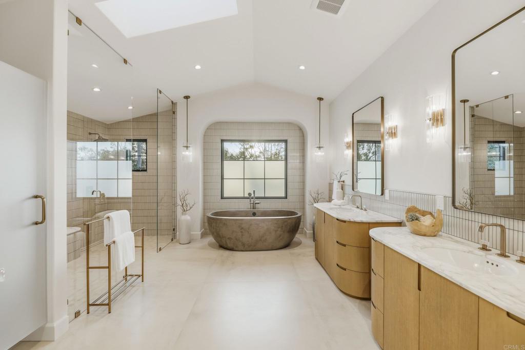 8341 La Jolla Scenic Drive N