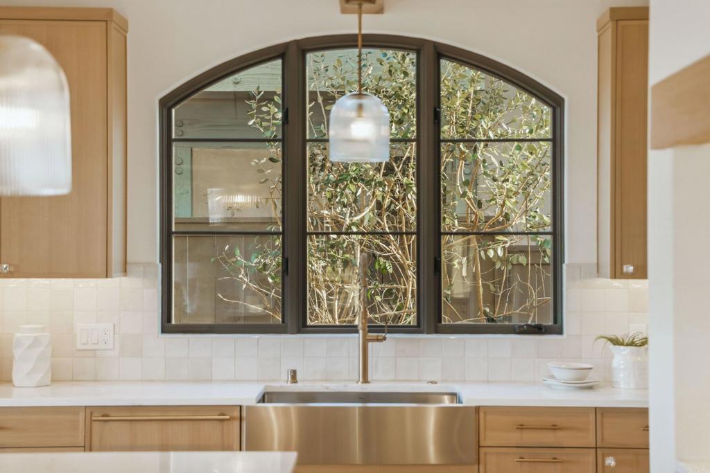 8341 La Jolla Scenic Drive N