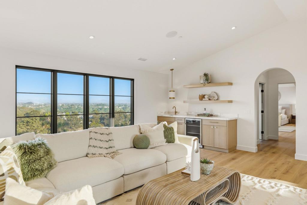 8341 La Jolla Scenic Drive N