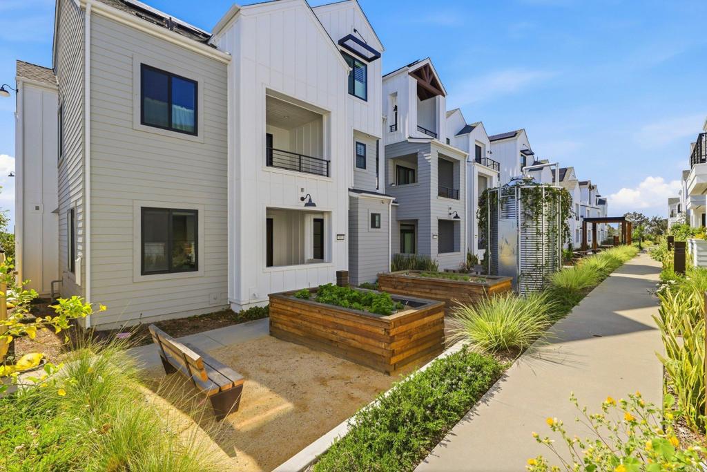 1601 San Remo Place 101