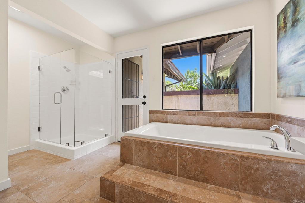 2090 Avenida de Aquacate