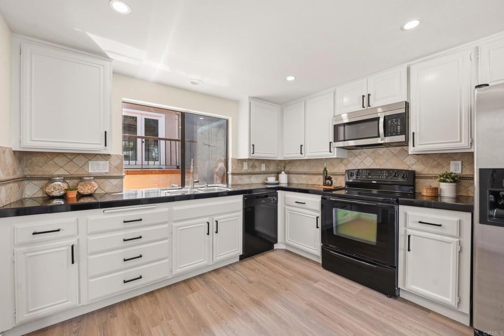 2090 Avenida de Aquacate