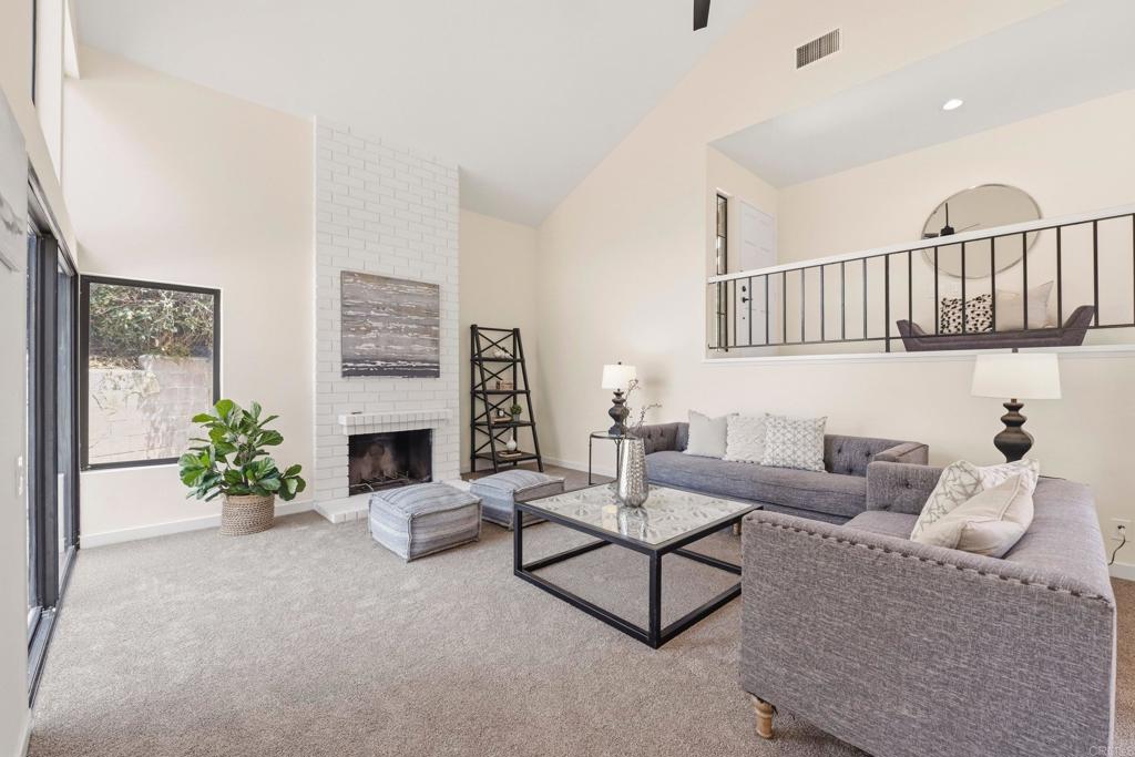 2090 Avenida de Aquacate