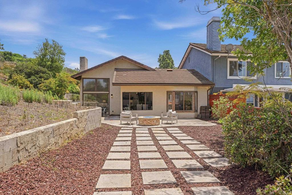 2090 Avenida de Aquacate