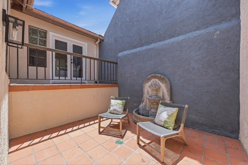 2090 Avenida de Aquacate