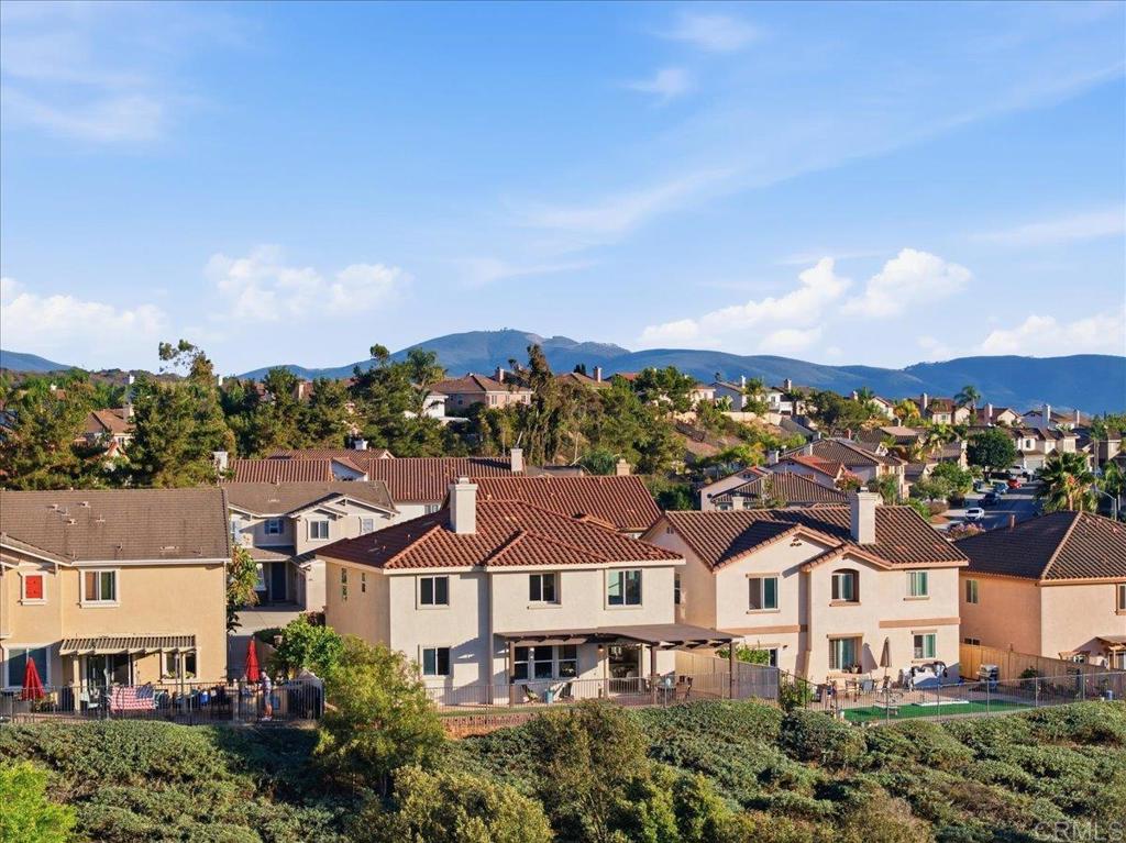 812 Avenida Abeja