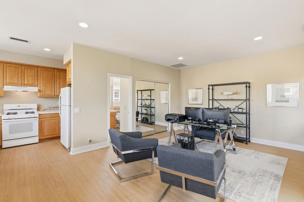 6223 Paseo Colina