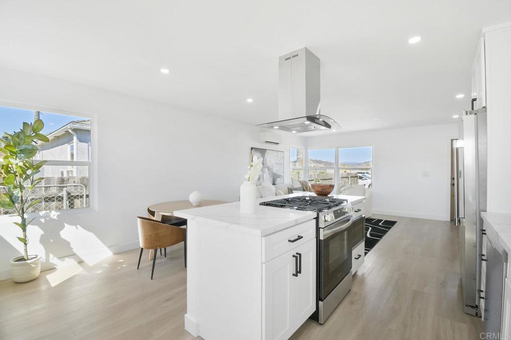 444 La Presa Avenue