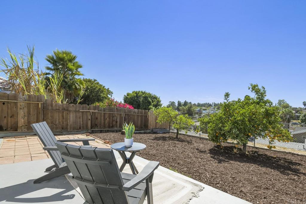 444 La Presa Avenue