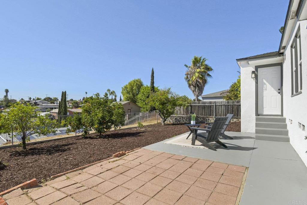 444 La Presa Avenue