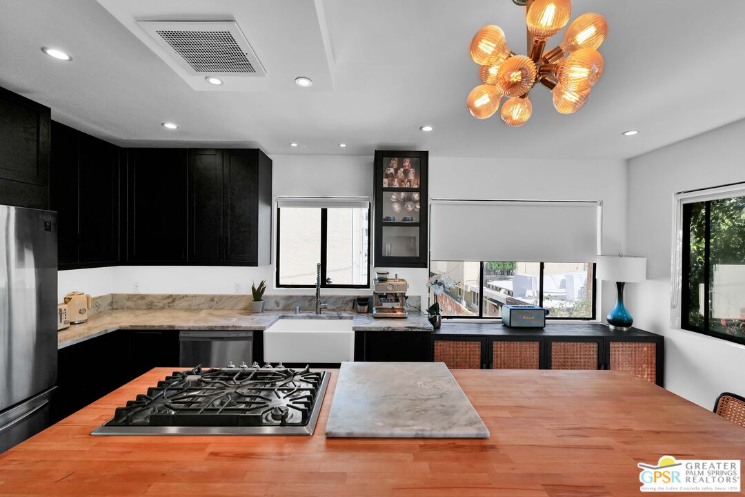 8319 Waring Ave Unit: 2